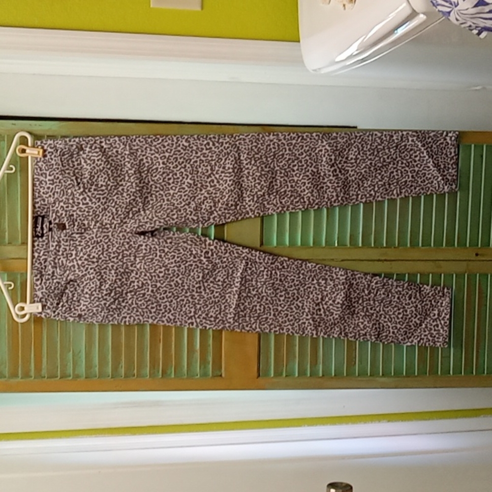 Celebrity Blues Women's Size 9 beige Cheetah Print Denim Skinny Jeans